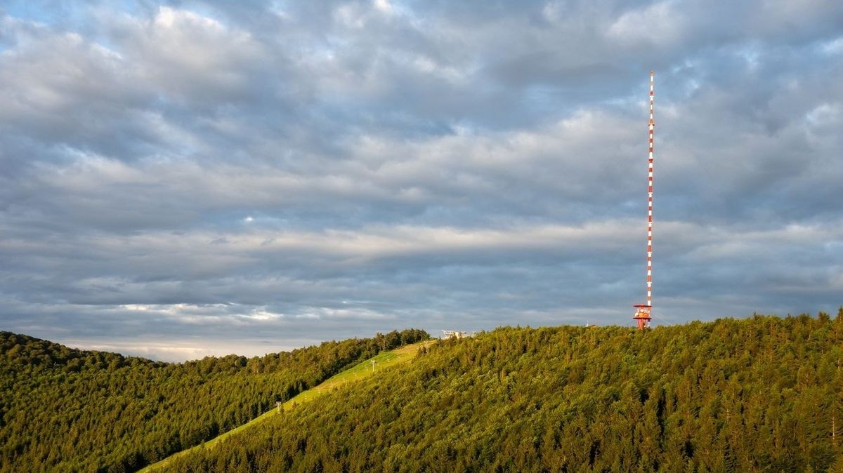 Údržbáře slovenského vysílače usmrtil ve výšce 250 metrů výtah